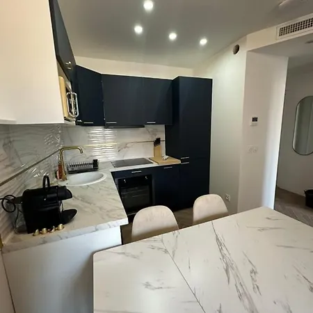 Moon 41 - 4p Apartment Nizza